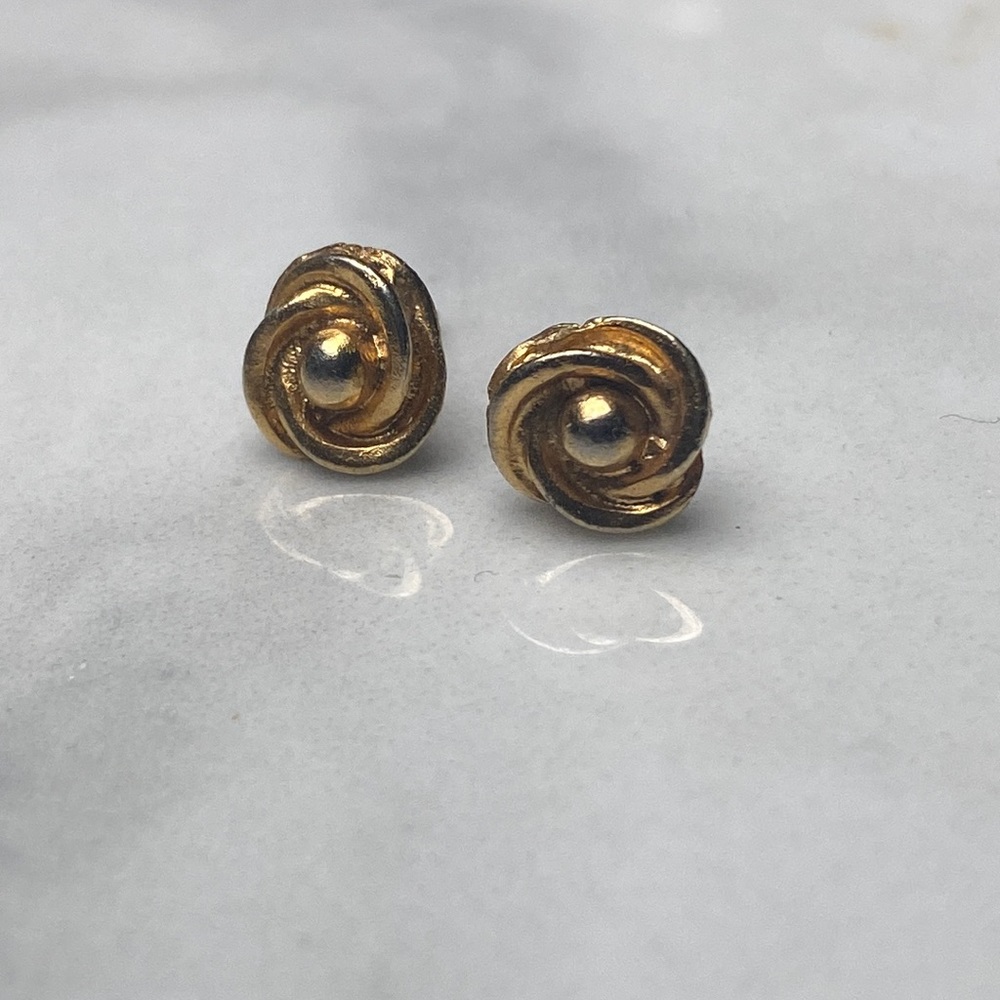 Rosette stud earrings 14k yellow‎ gold